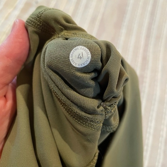 Lululemon Wunder Under High-Rise Tight Legging
25" Bronze Green size 4 - Picture 6 of 6